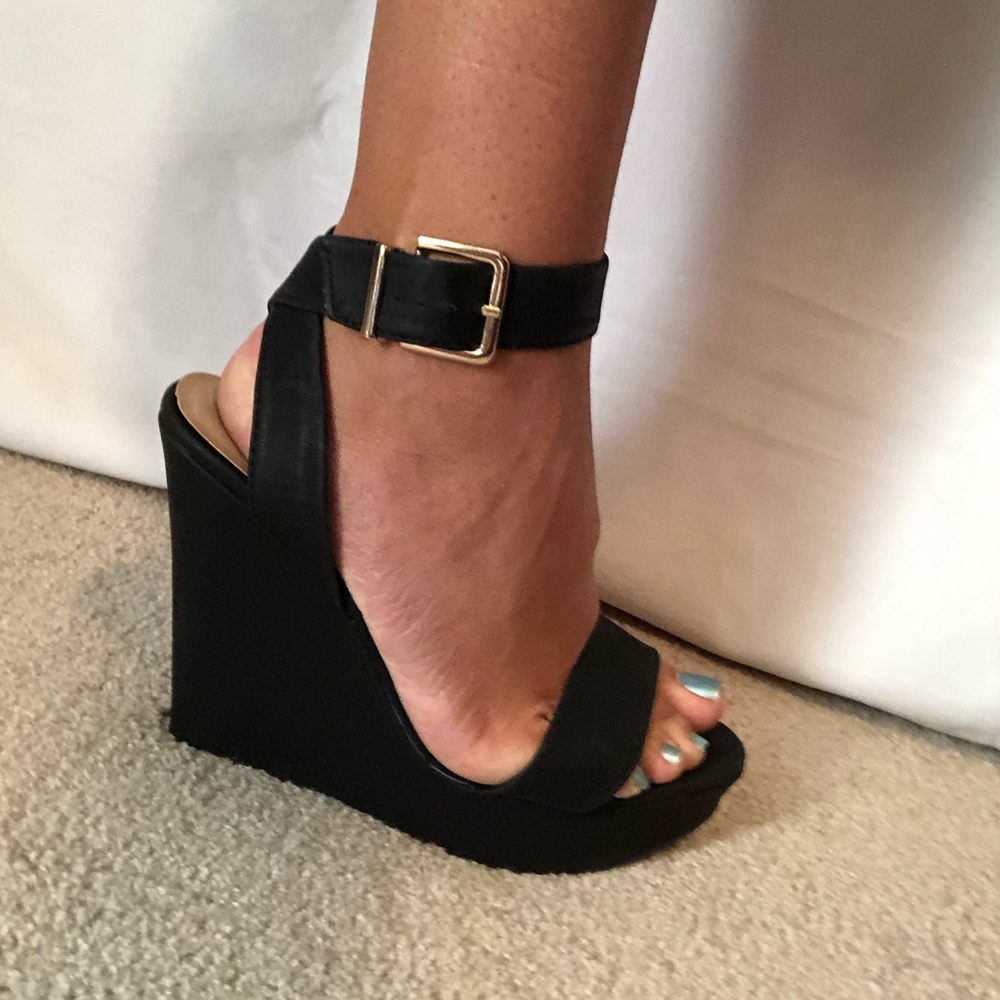 🖤Black wedge heels 🖤